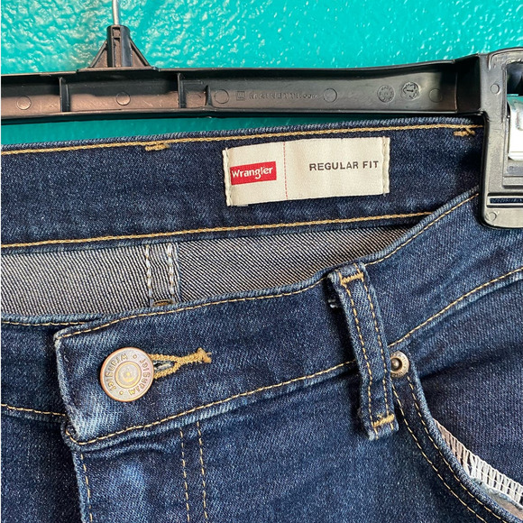 Wrangler Regular Fit Dark Straight Leg Jeans Men's 36 x 32 - Picture 3 of 9